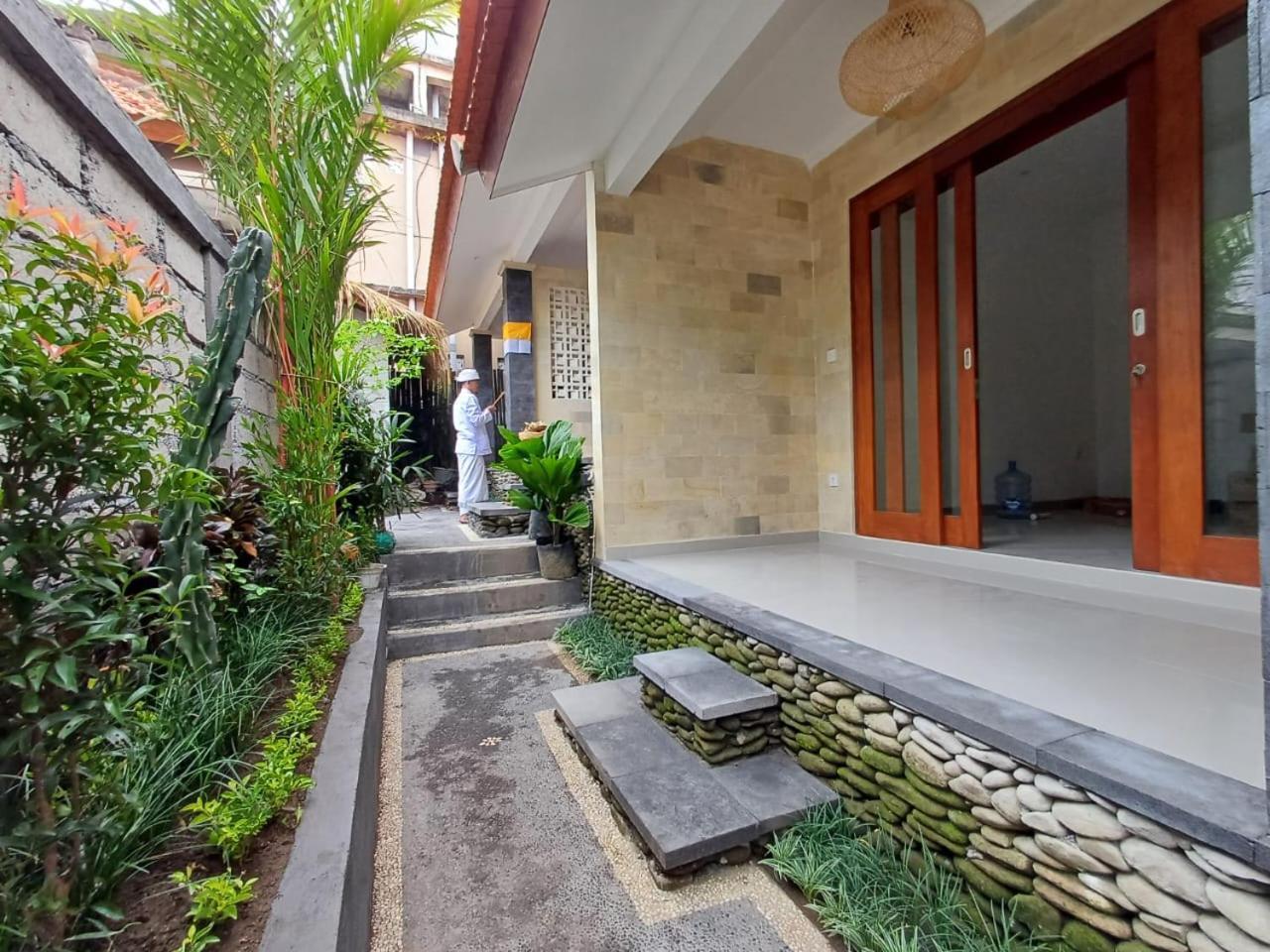 Nugraha Guesthouse 1 Ubud Exterior foto