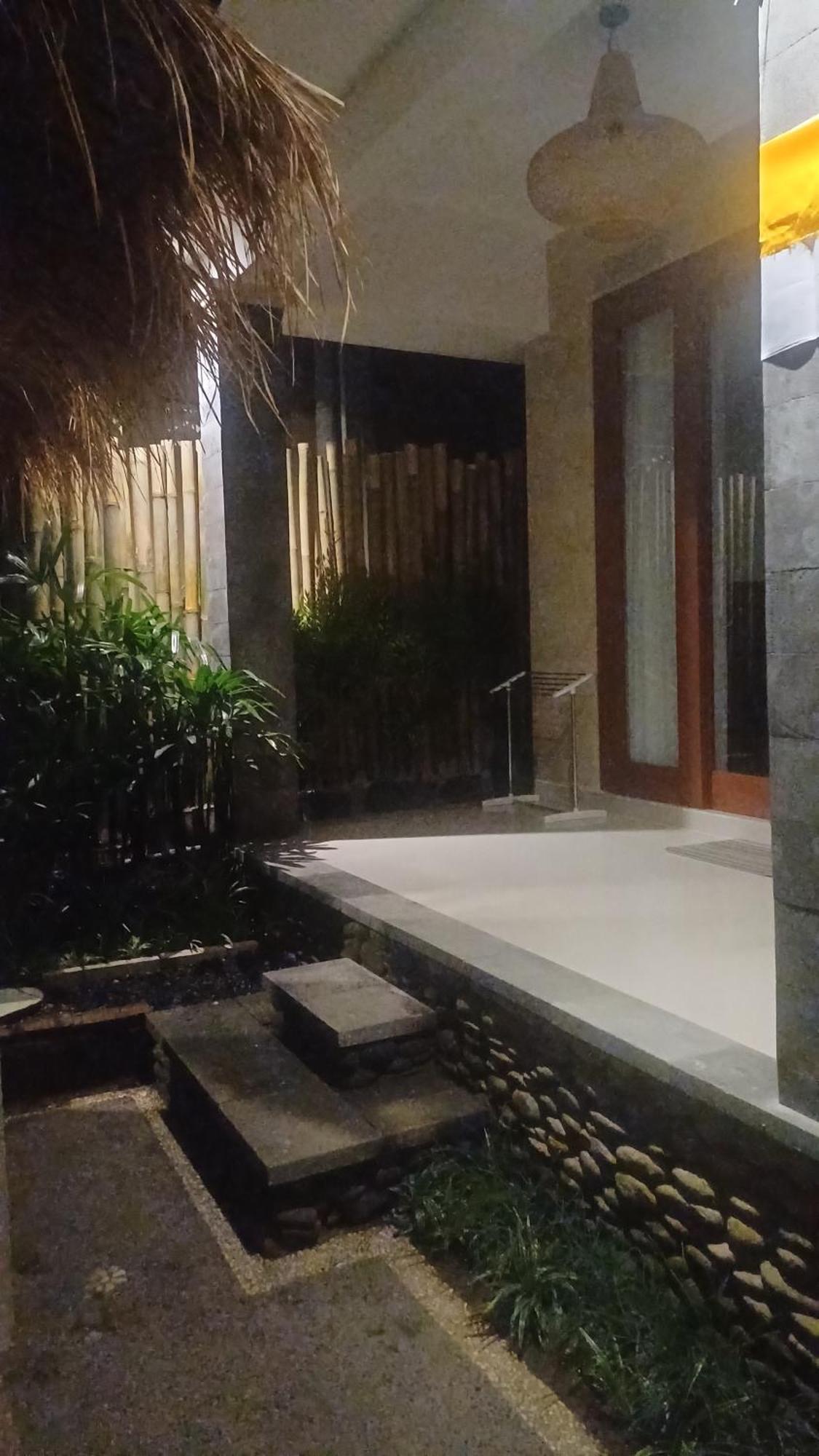 Nugraha Guesthouse 1 Ubud Exterior foto